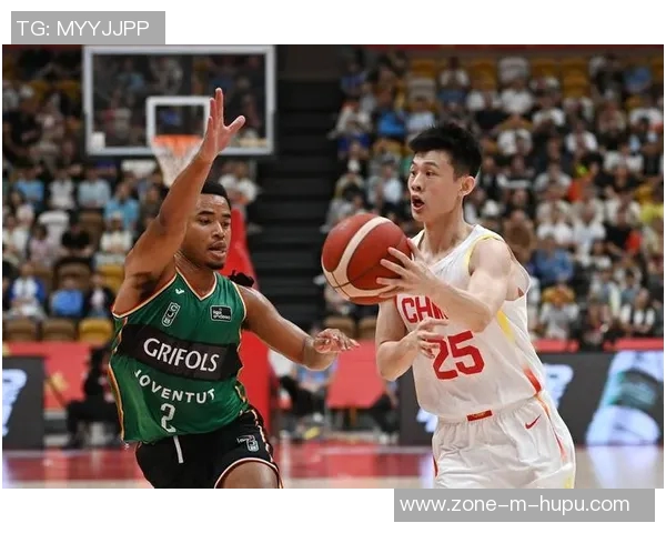 中国男篮迎战俄罗斯队全力争胜展现团队精神与竞技风采 中国男篮迎战俄罗斯队全力争胜展现团队精神与竞技风采